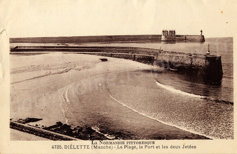 Diélette (Manche) - La plage, le port et les deux jetées