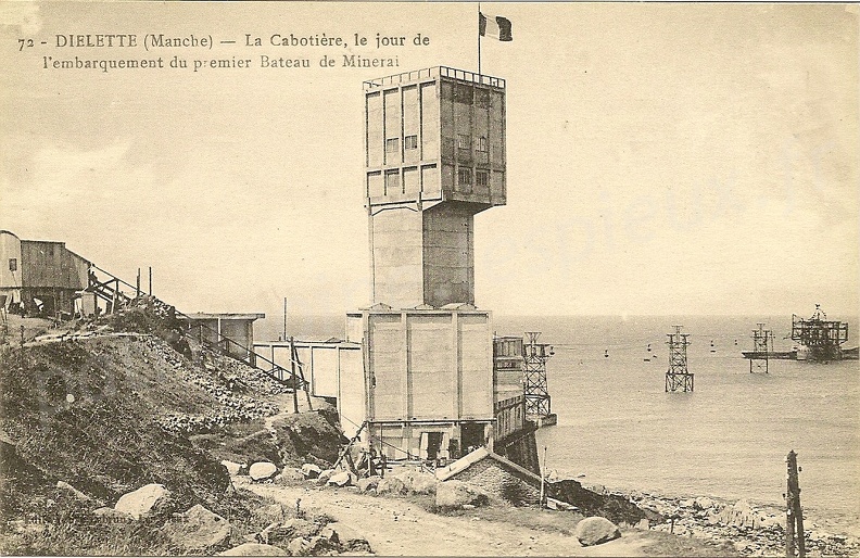 Diélette (Manche) - la Cabotière, le jour de l'embarquement du premier bateau de minerai