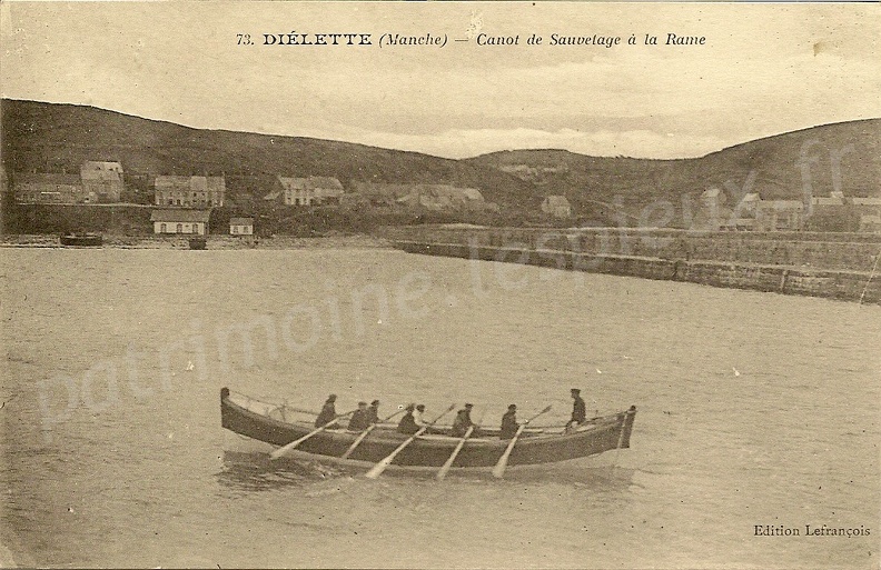 Diélette (Manche) - Canot de sauvetage à la Rame