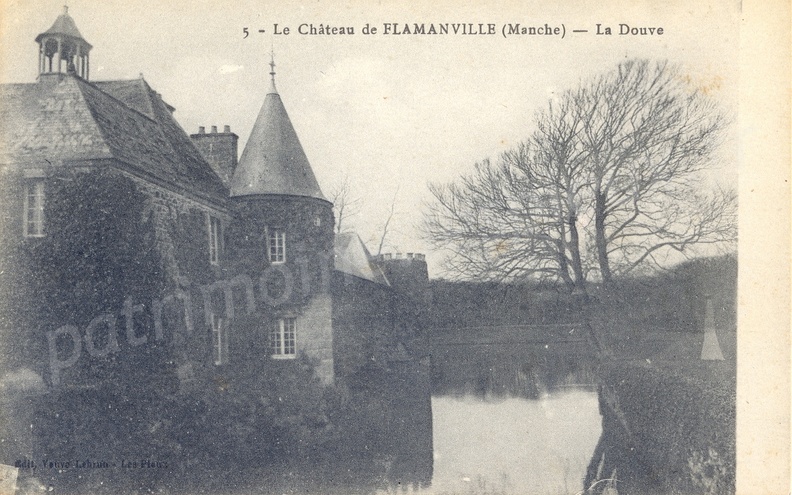 Le Château de Flamanville (Manche) - La Douve