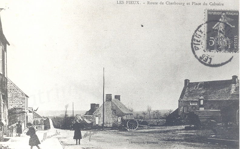 Les Pieux - Route de Cherbourg et Place du Calvaire
