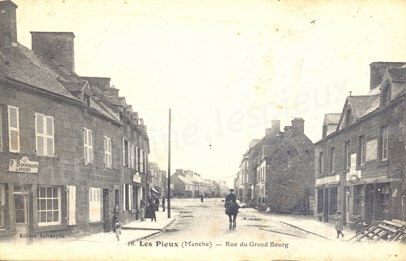 Les Pieux (Manche) - Rue du Grand-Bourg