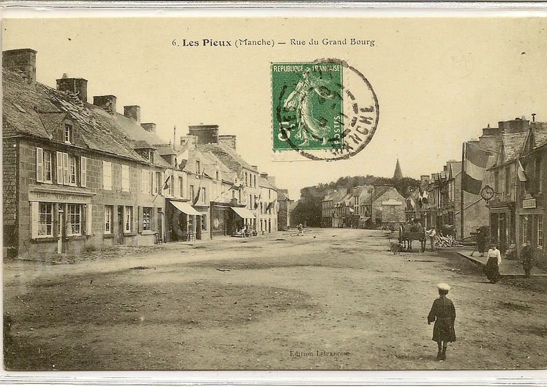 Les Pieux (Manche) - Rue du Grand Bourg