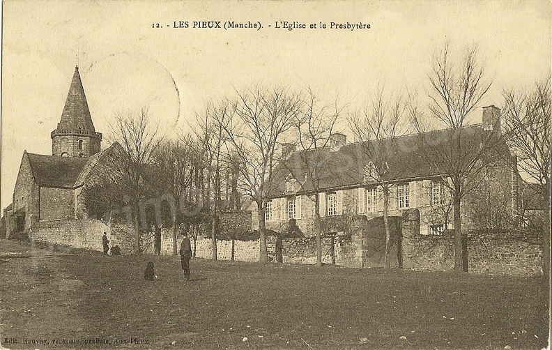 Les Pieux (Manche) - L'eglise et le Presbytère