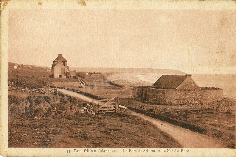 Les Pieux (Manche) - Le Fort de Sciotot et le Nez du Rozel