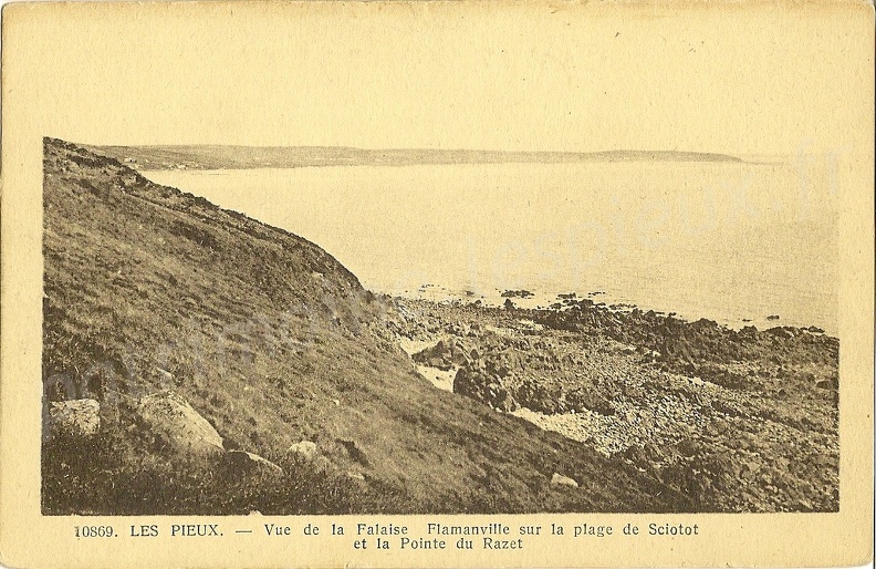 les Pieux - Vue de la Falaise, Flamanville sur la plage de Sciotot et la Pointe du Rozel