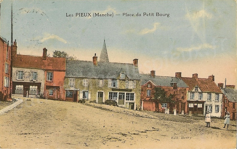 Les Pieux (Manche) - Place du Petit Bourg